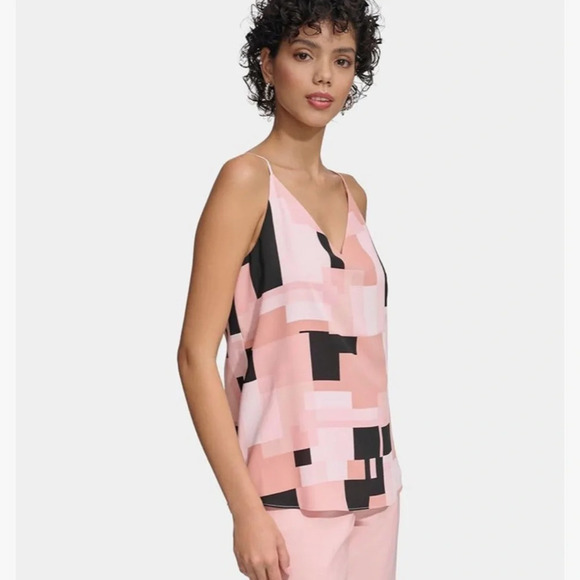 EUC Calvin Klein Women's Sleeveless Printed V-Neck Top Black / Desert Rose Med - Picture 2 of 12